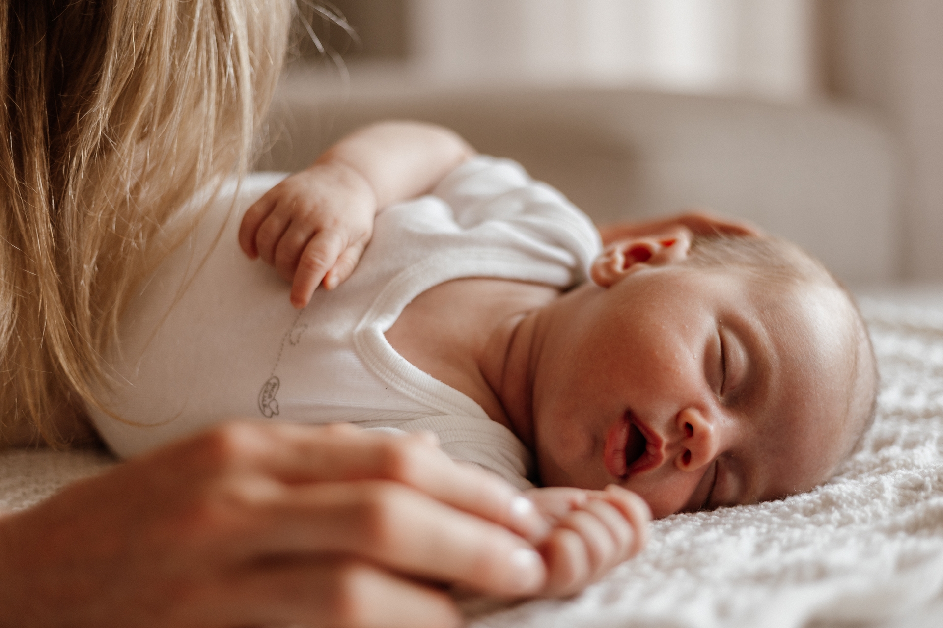 baby sleeps mother