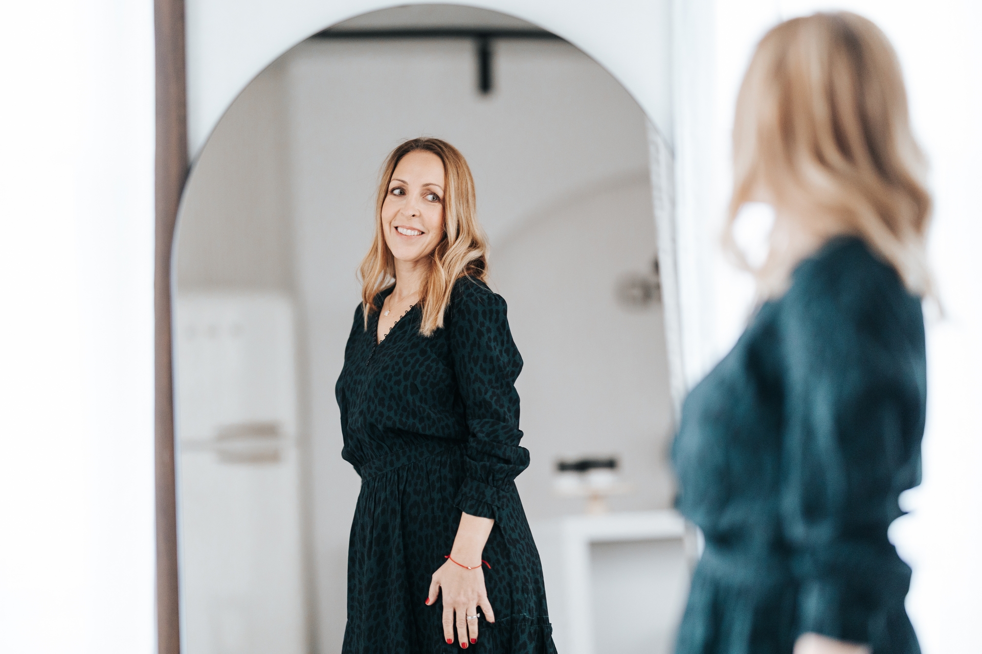 woman-mirror