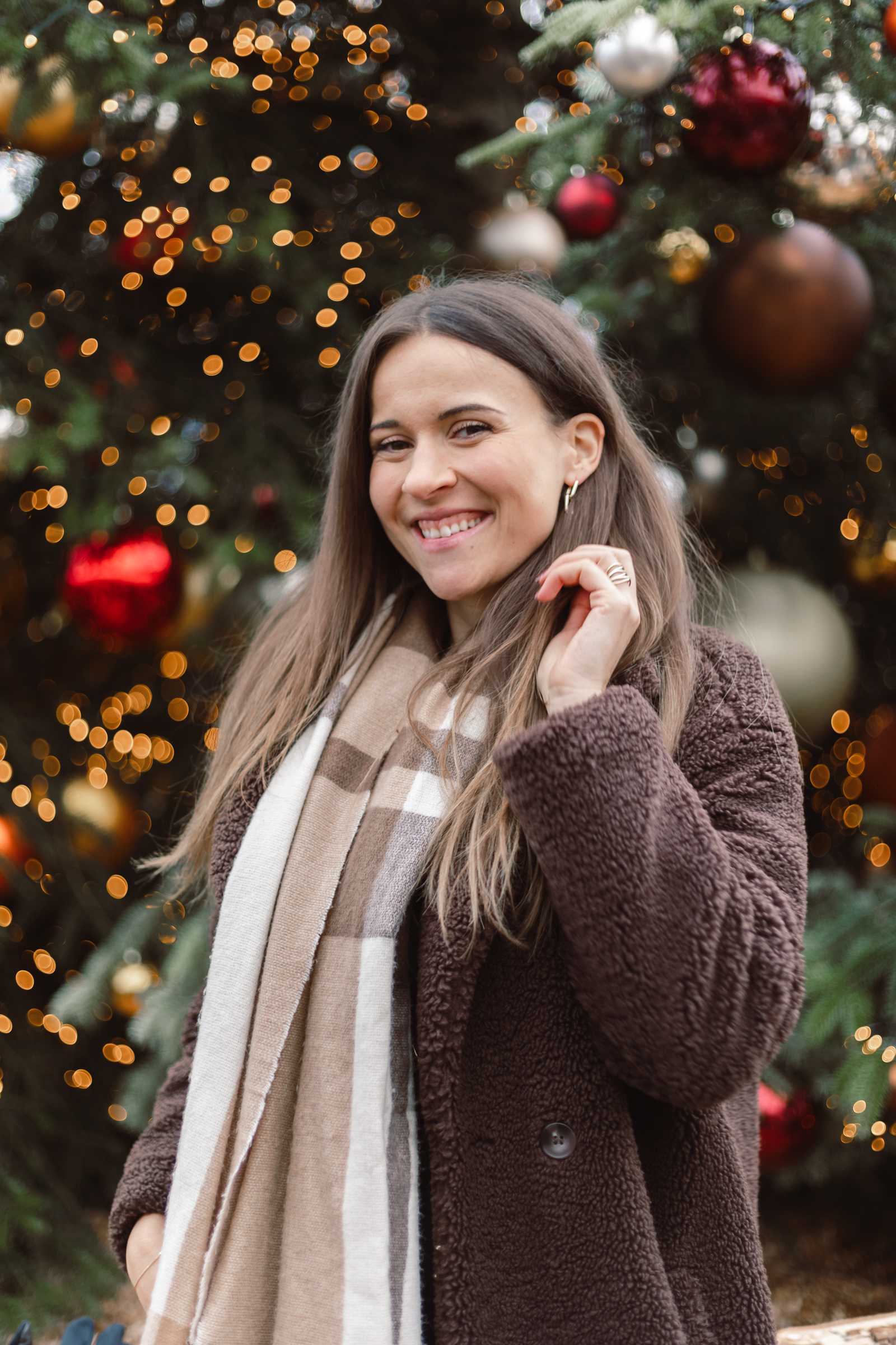 christmas mini session woman