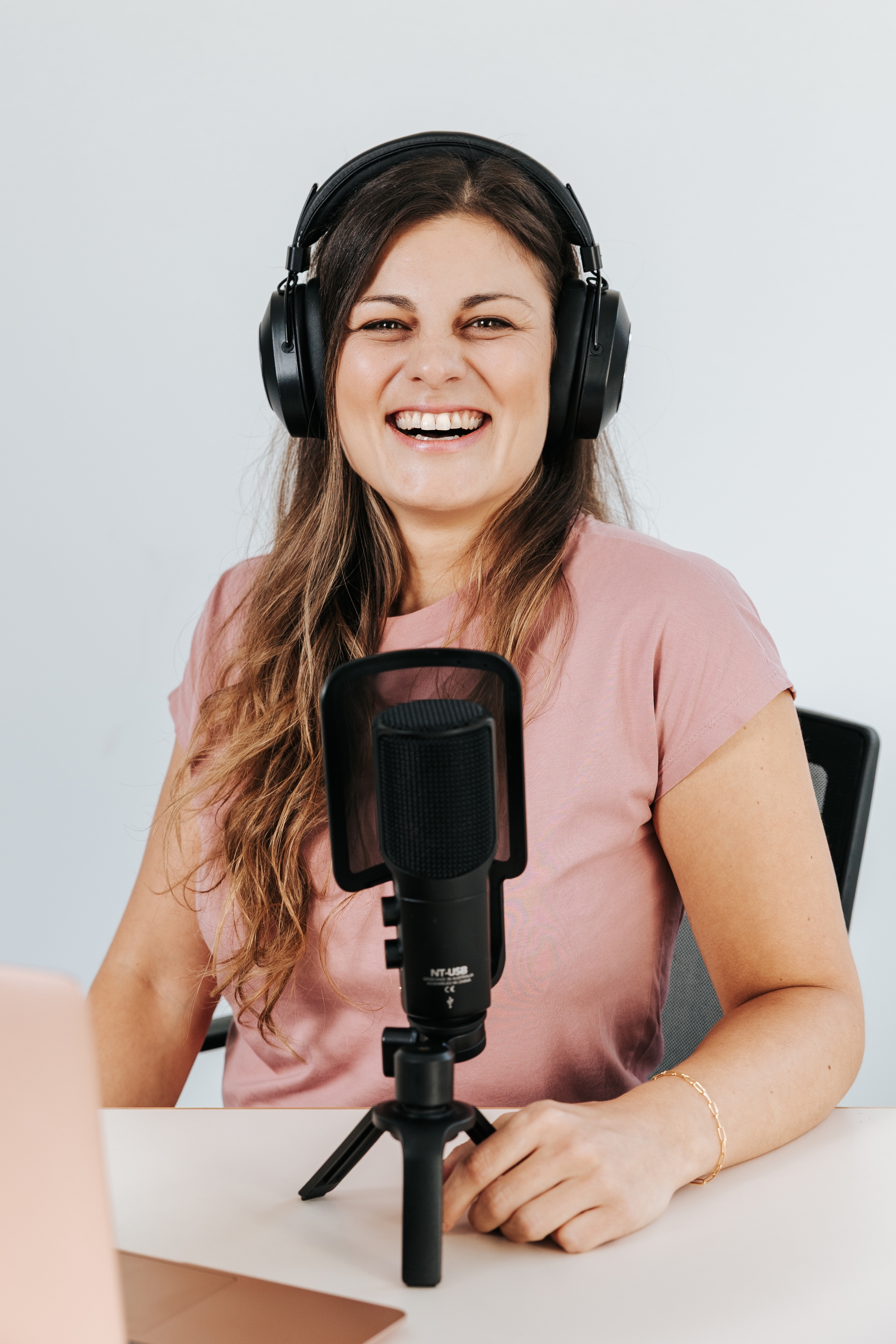 podcaster-woman