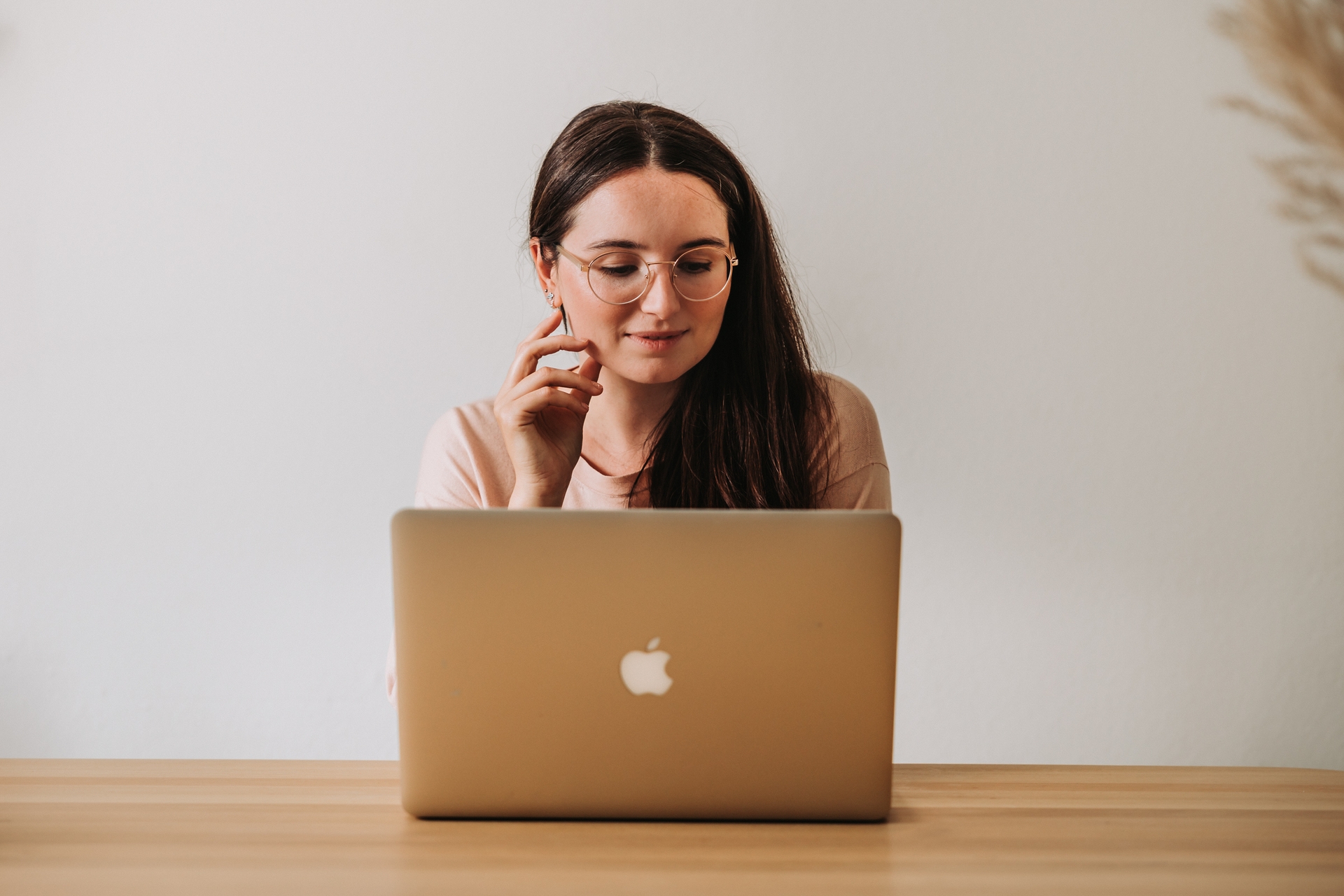 social media manager laptop